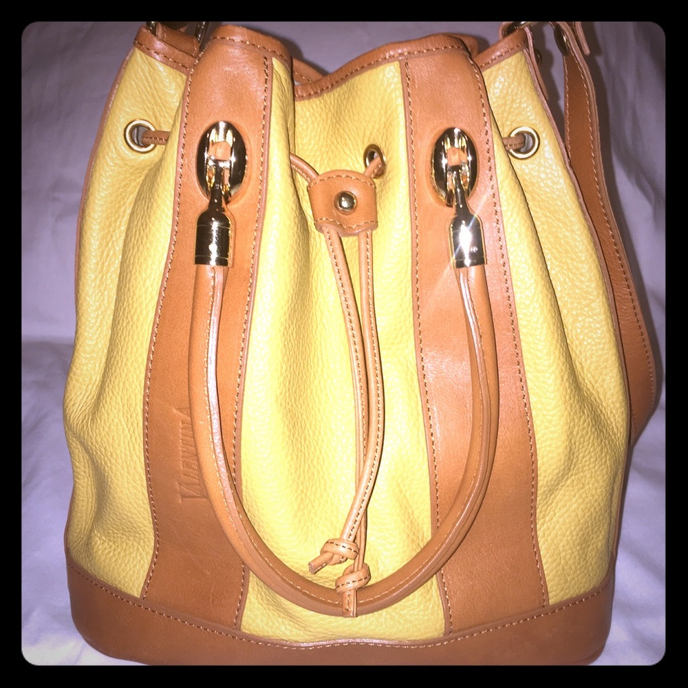 🎉LIKE🆕 Valentina Drawstring Bucket Purse!🎉